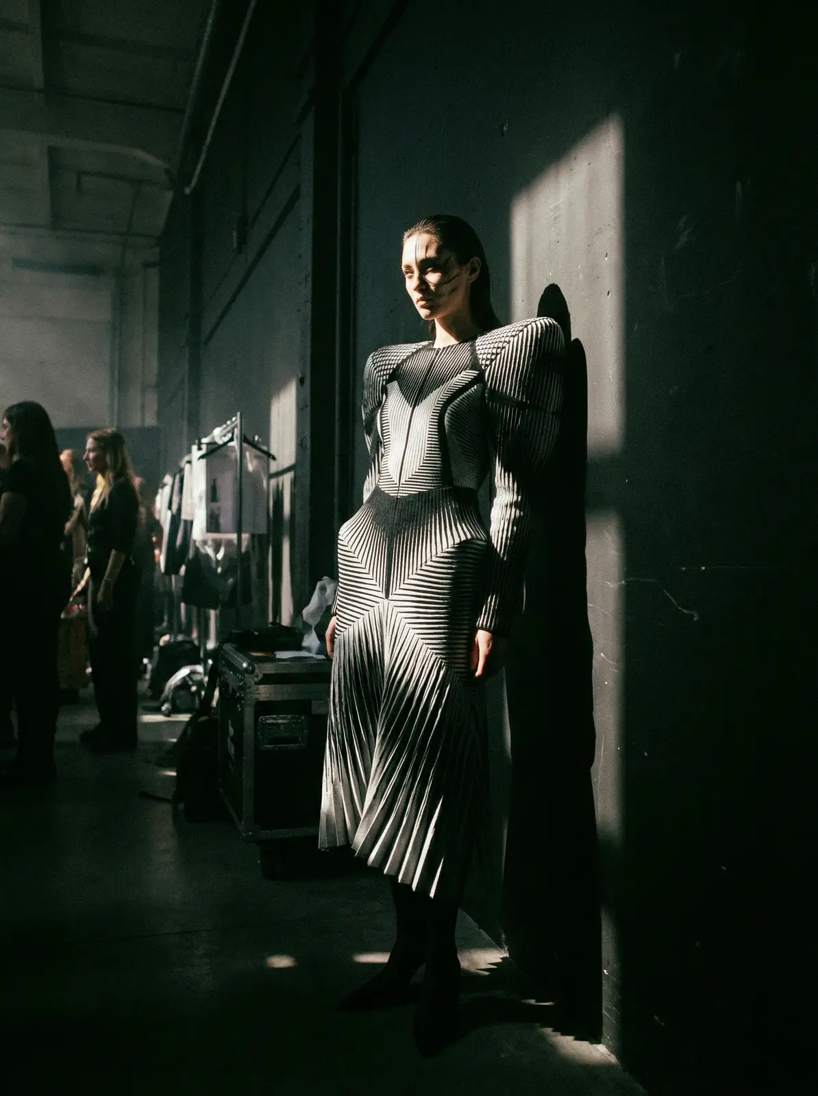 环亚娱乐 前卫结构主义时装短视频